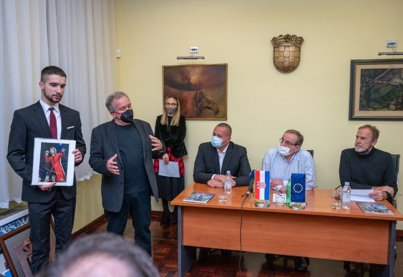 umetnici-iz-srbije-za-glinu-petrinju-sisak.